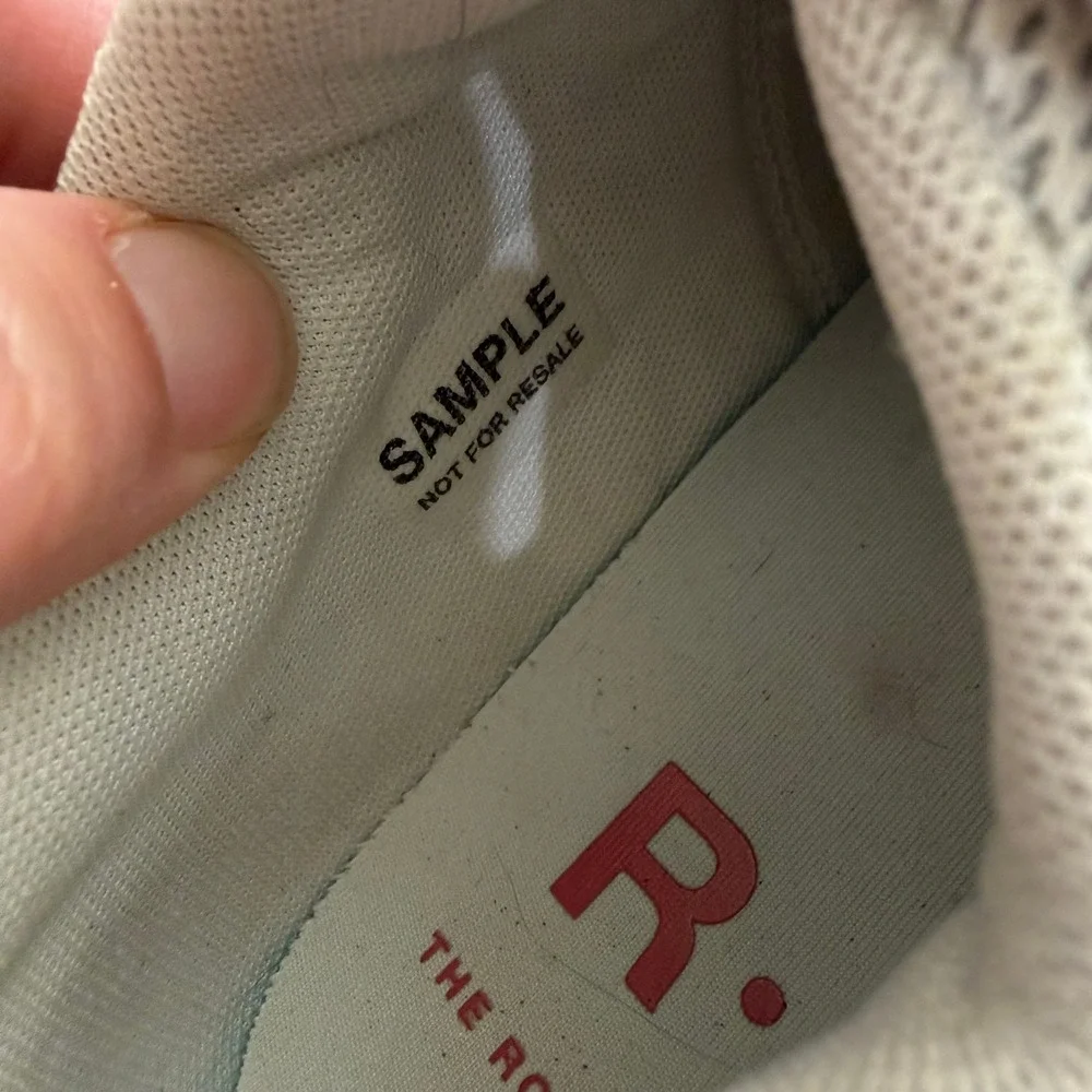 ON RUNNING THE‎ ROGER CLUBHOUSE SNEAKERS ROSEWOOD SAMPLE Women 7.5 LEATHER WHITE